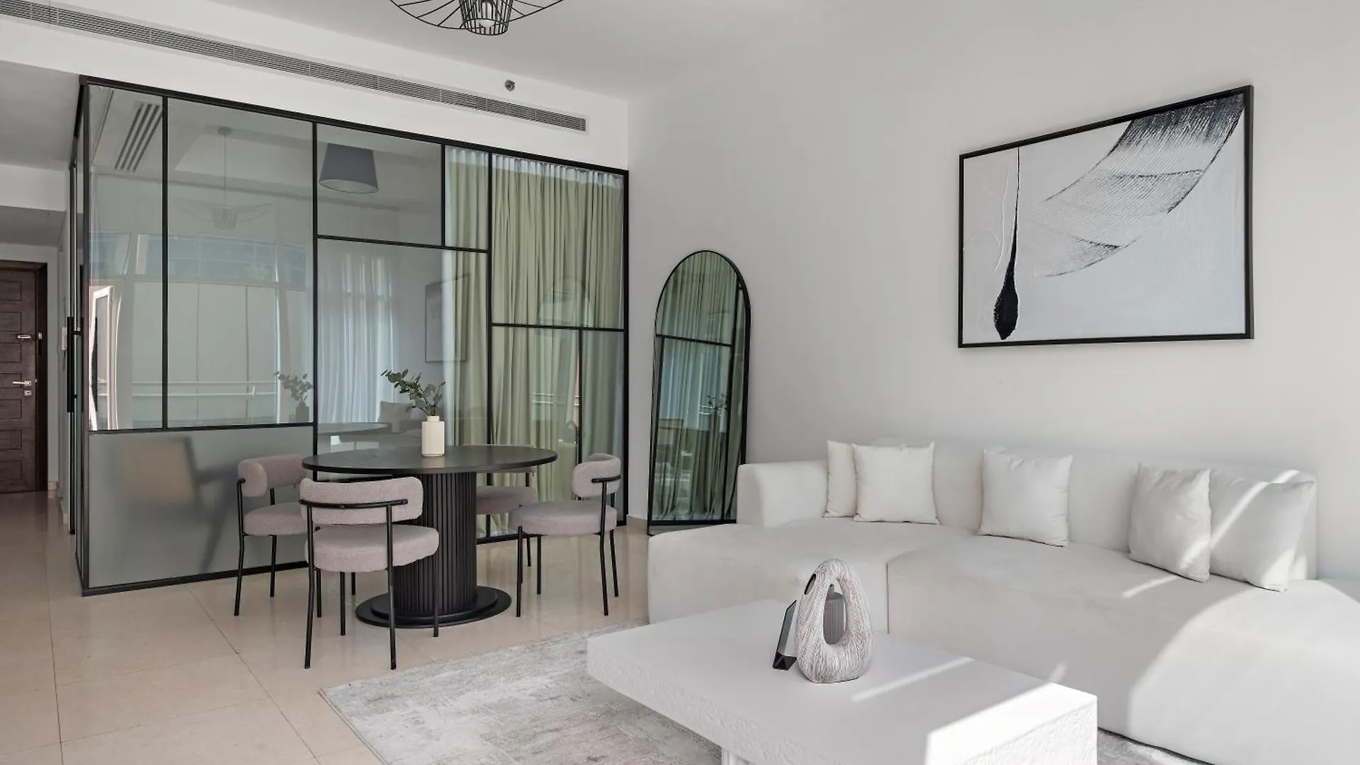 Apartment 1Br With Study City View In Bay Square B13 Dubai United Arab Emirates