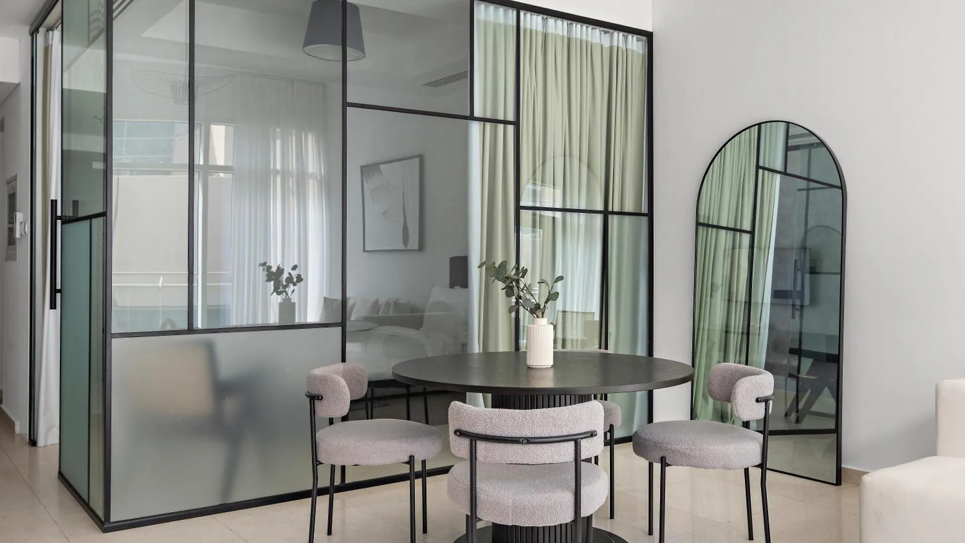 Apartment 1Br With Study City View In Bay Square B13 Dubai