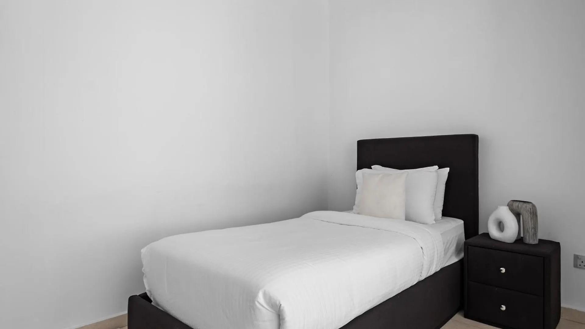 1Br With Study City View In Bay Square B13 Dubai Apartment