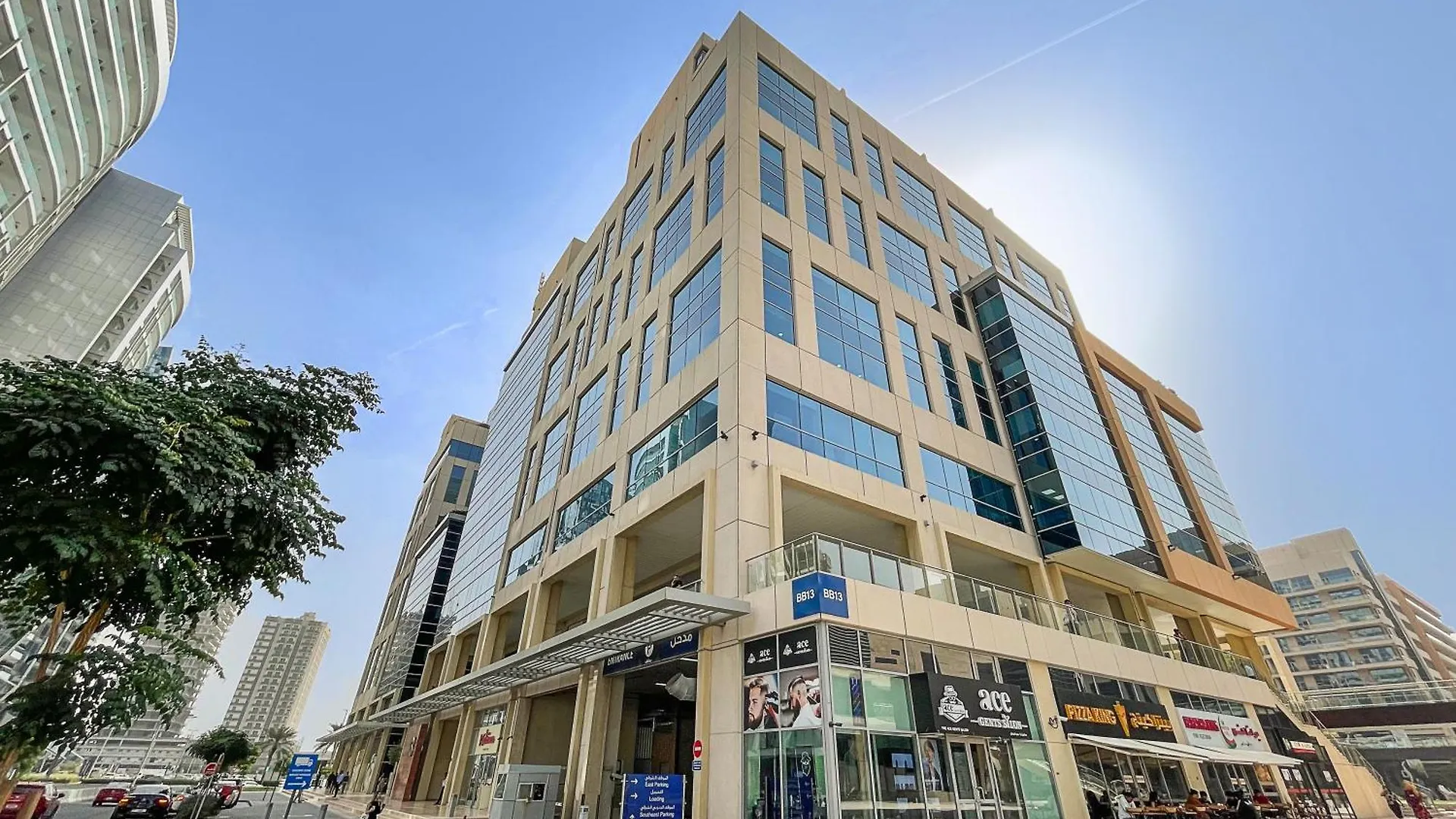 Daire 1Br With Study City View In Bay Square B13 Dubai